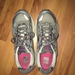 Brooks Sneakers